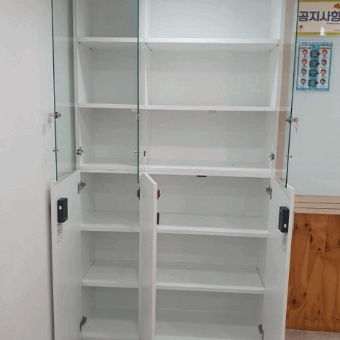 의료 실습 기자재 진열장