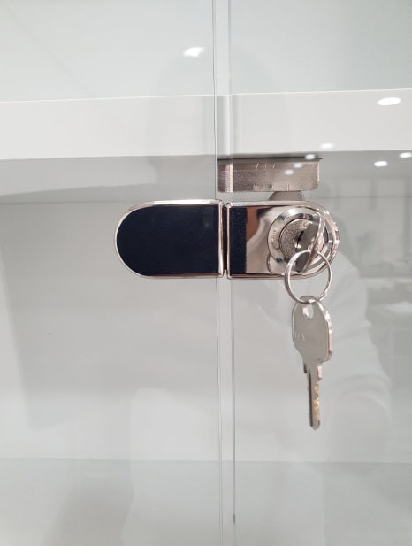 의료 실습 기자재 진열장