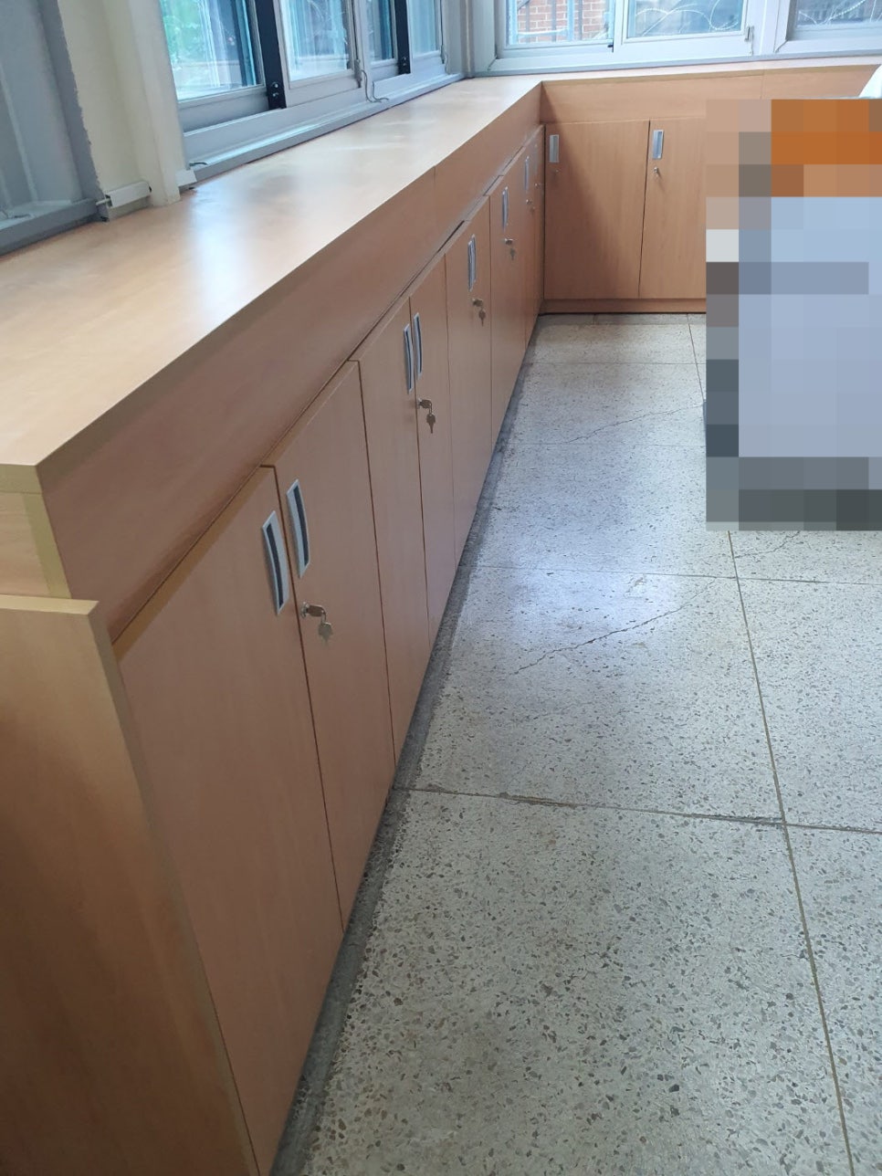 맞춤제작 창틀 붙박이 비품 보관장