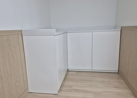 90도 코너 다용도 여닫이 도어 수납장