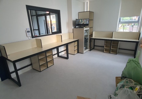 공간활용 상부 칸막이 철제 책상 하부 오픈 수납장