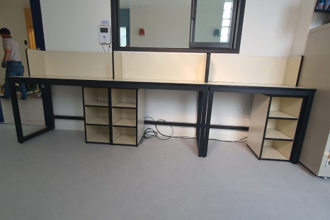공간활용 상부 칸막이 철제 책상 하부 오픈 수납장