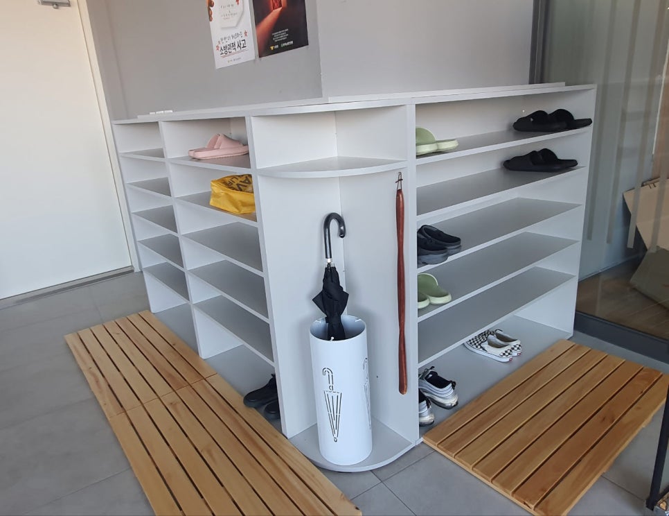 붙박이 여닫이 도어 비품 수납장 보관장