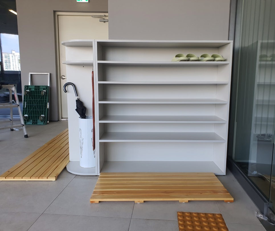 붙박이 여닫이 도어 비품 수납장 보관장