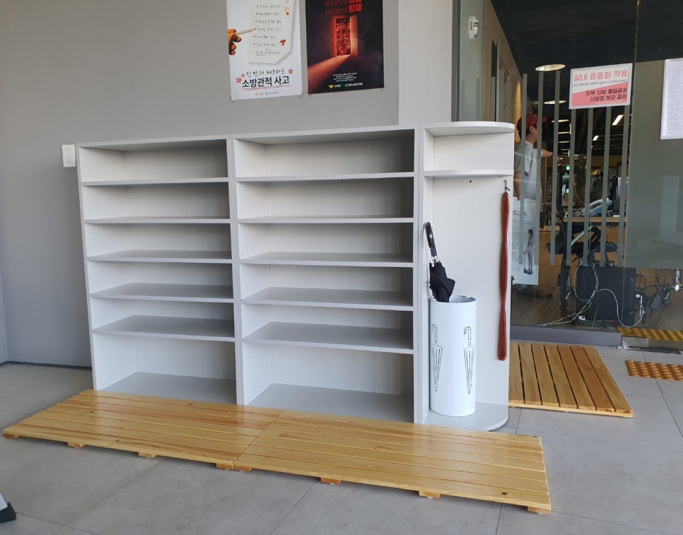 붙박이 여닫이 도어 비품 수납장 보관장