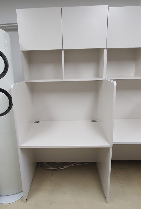 좌우 칸막이 집중력 극대화 공간활용 일체형 책상